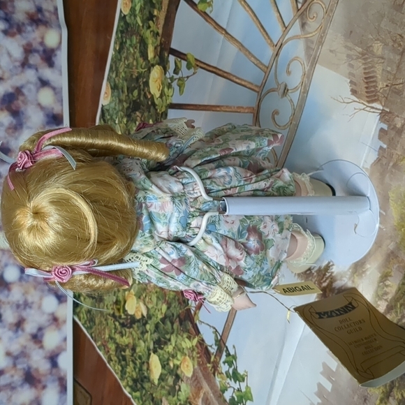 Seymour Mann doll collectors guild Abigail porcelain doll - Picture 9 of 9